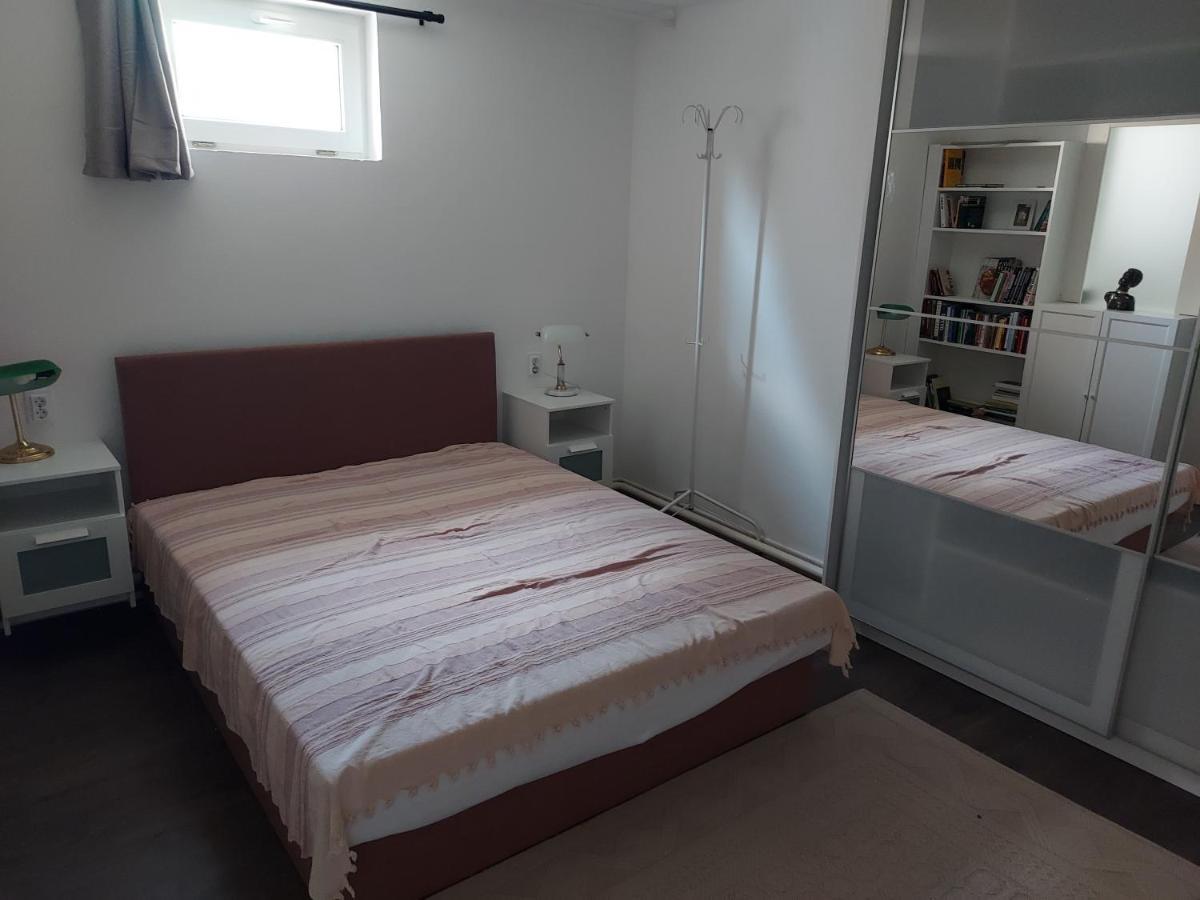 Ferienwohnung 2+2Szemelyes Apartman Kerttel Székesfehérvár Exterior foto